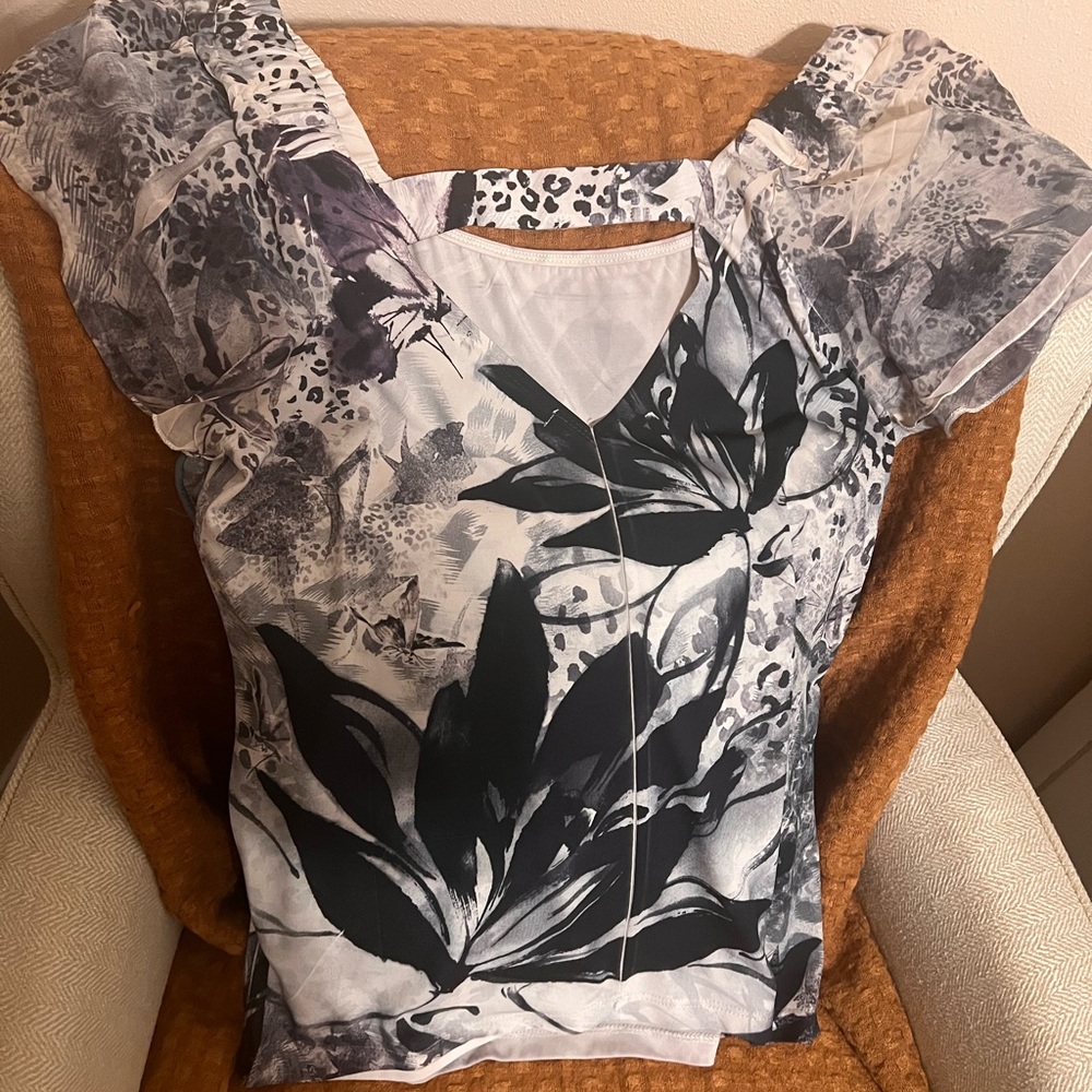 Beautiful blouse - Picture 2 of 6